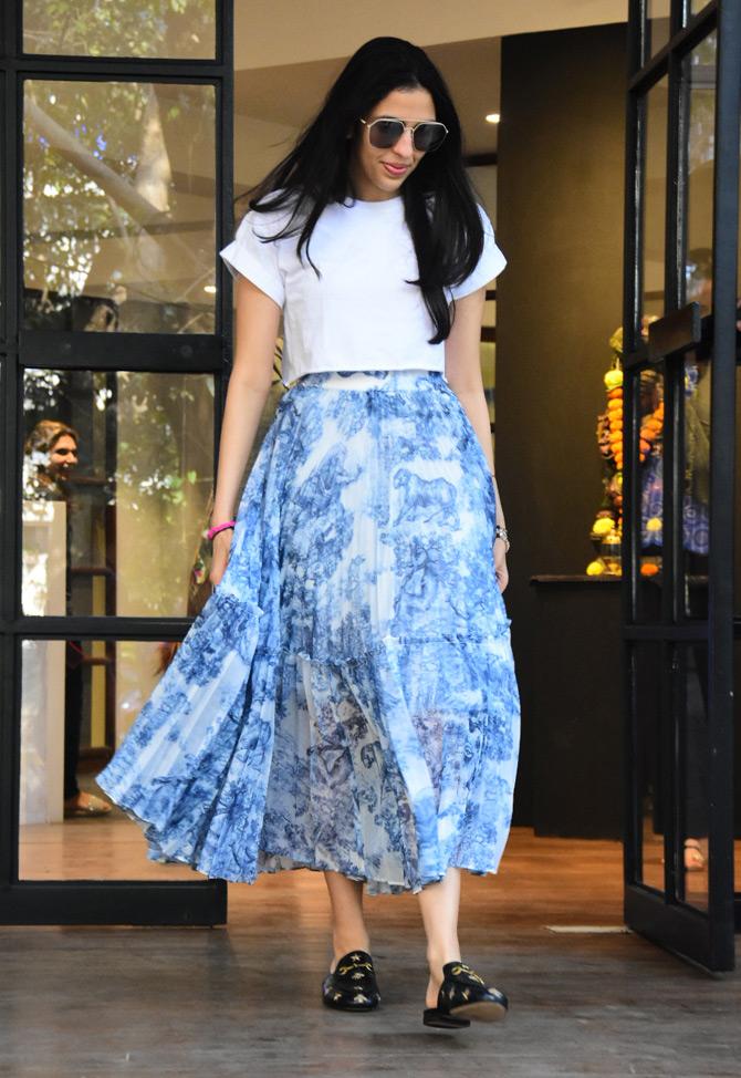 Just a day ago, Shloka was spotted shopping at the same designer store in Bandra. Back then, Shloka was seen sporting a lush pink romper which was adorned with a black bow at the waist.