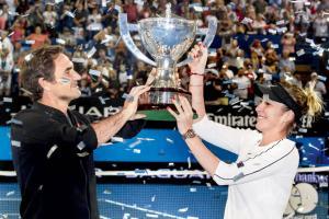 Roger Federer wins record third Hopman title