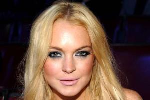 Lindsay Lohan goes nude for photo