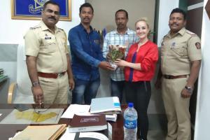 Mumbai cops find Russian woman's lost purse with Rs 62,500 in 24 hours!