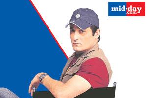 Who does Akshaye Khanna prefer to avoid?