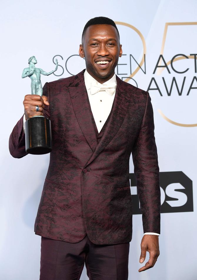 Mahershala Ali with his SAG award