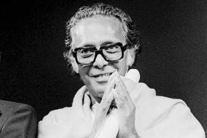 Legendary filmmaker Mrinal Sen cremated in Kolkata