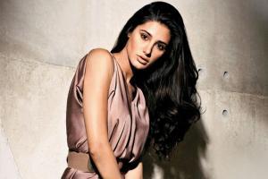 Annoyed Nargis Fakhri leaves press conference midway. Here's why