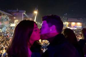 Pics: Priyanka Chopra and Nick Jonas bring in New Year with sweet kiss