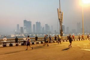 Mumbai marathon: Peeing humans are a sore sight for marathoners