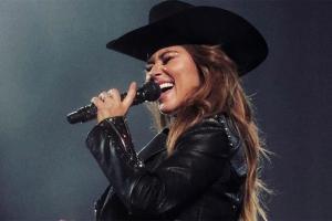 Shania Twain: I was awkward when I first met Madonna