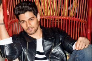 Sneak preview of Satellite Shankar for Sooraj Pancholi's fans
