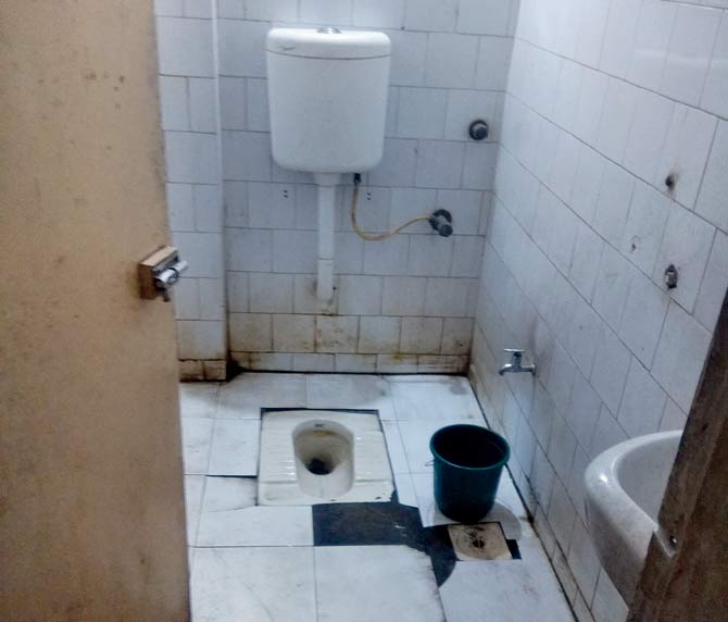 The toilet at Kapurbawadi police station is barely cleaned. Pics/Rajesh Gupta