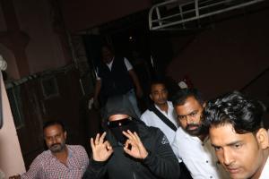 Pics: Ranveer Singh hides his face to watch Simmba at local cinema hall