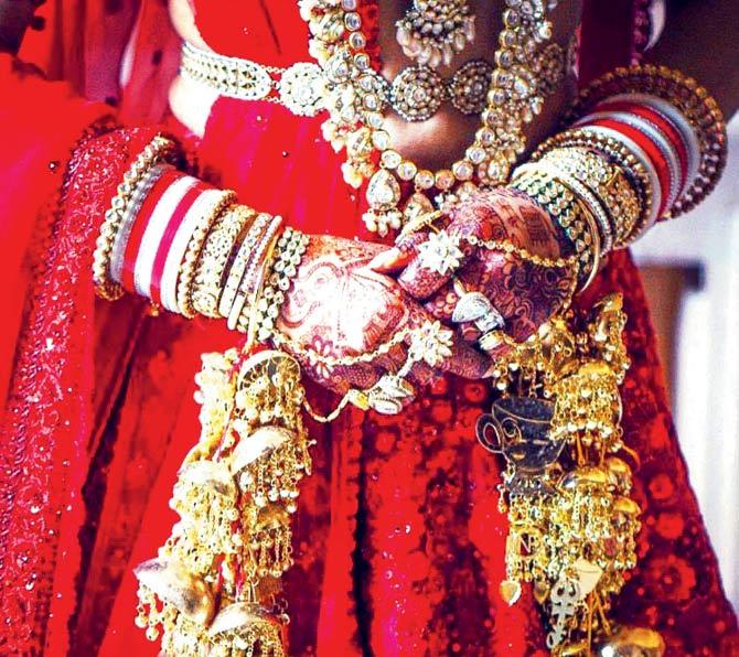 Sonam Kapoor wearing Mrinalini