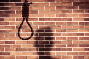 Mumbai: 20-year-old alcoholic found hanging by shirt in Aarey Colony