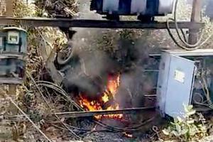 Vehicles seized by police go up in flames at Virar