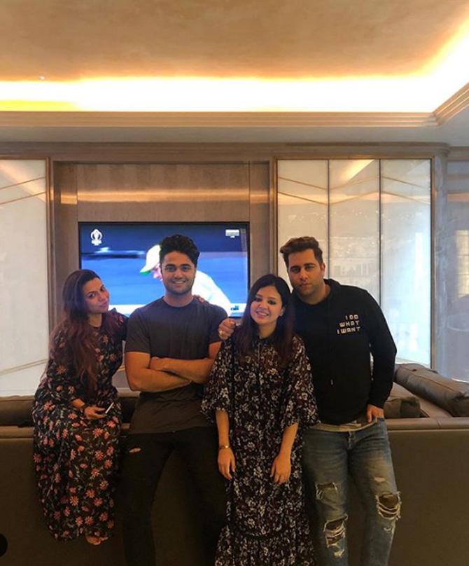 Sakshi Dhoni posted this picture with Kabir Bahia and a few friends and captioned it as, 