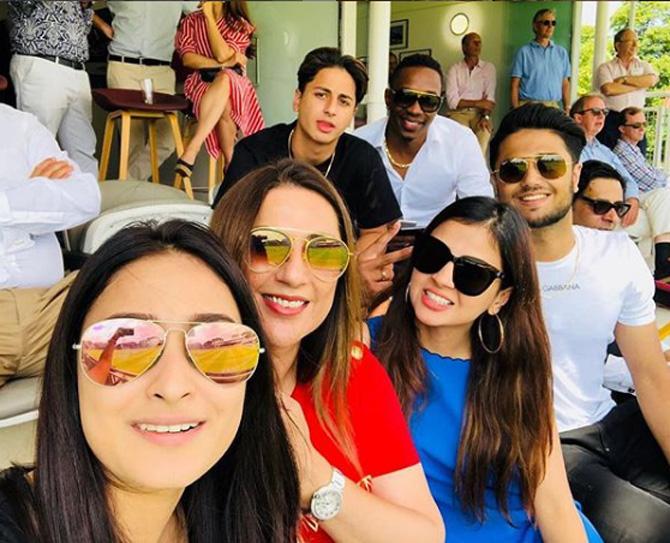 Sakshi Dhoni posted this picture with Kabir Bahia and a few friends and captioned it as, 