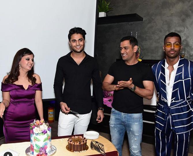 Kabir Bahia posted this picture with Sakshi Dhoni, MS Dhoni and Hardik Pandya and captioned it as, 