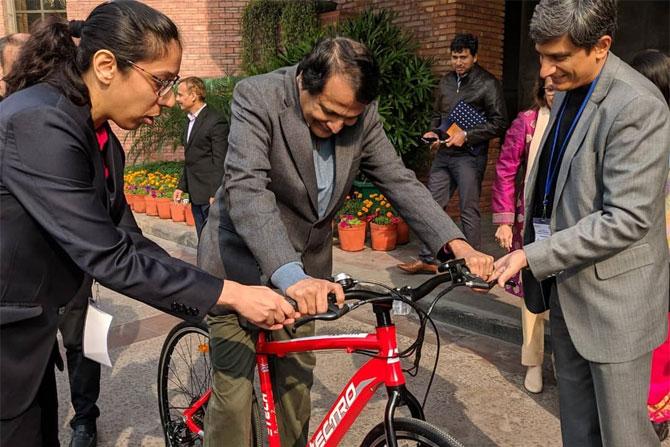 Suresh Prabhu likes reading, classical music, sports, including chess and table-tennis and likes to collect stamps