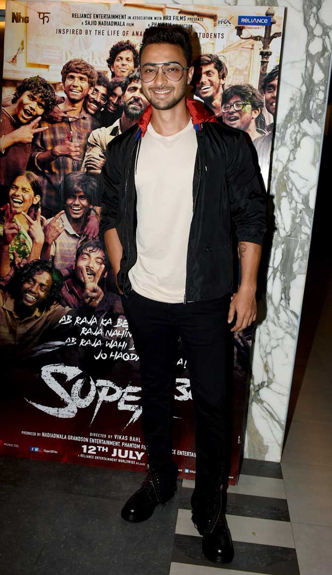 Coming back to Super 30, Hrithik Roshan has gone the extra mile to get into the skin of his character of a Bihari maths teacher. His de-glam look is already winning appreciation from all across. Anand Kumar himself commended Hrithik for imbibing his soul in his character.
(In Pic: LoveYatri fame Aayush Sharma posed for a perfect picture)