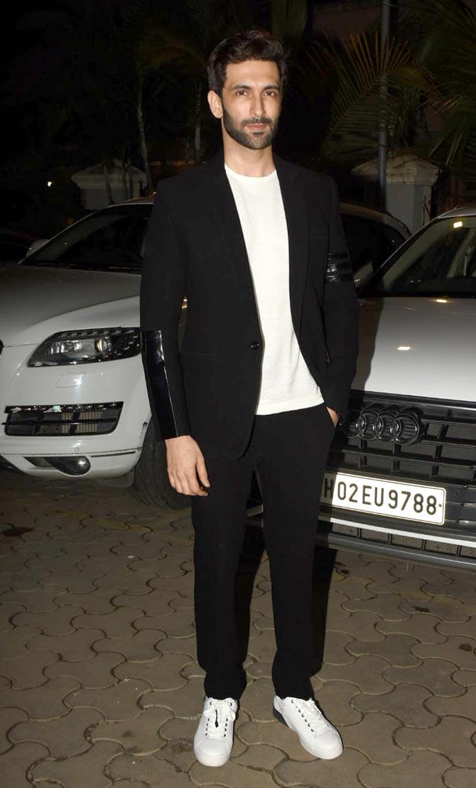 Nandish Singh, who is also a part of the movie, opted for casual attire to attend the special screening of Super 30 hosted in the city. 