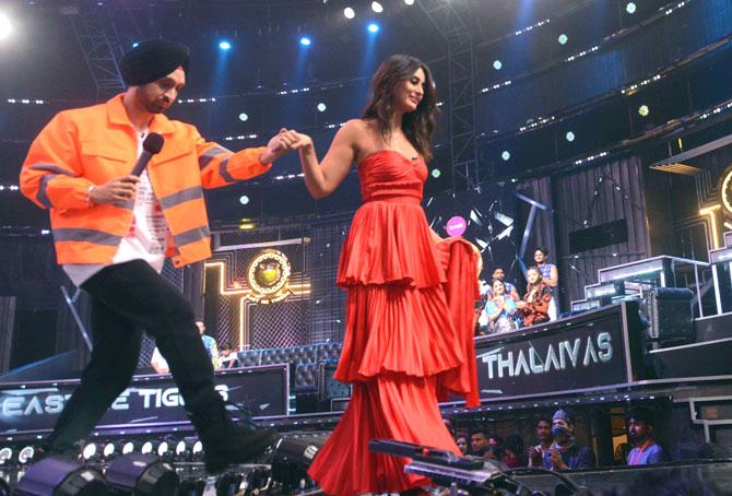 Diljit Dosanjh was the perfect gentleman as he helped Kareena Kapoor Khan off the stage. Directed by Rohit Jugraj, Arjun Patiala is a character-driven comedy with a touch of magic realism and music. 