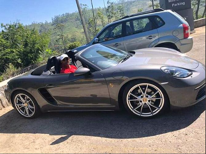 Kumar Dharmasena has often been embroiled in controversies for his umpiring decisions in big matches. The most recent one being him awarding 6 runs instead of 5 to England for an overthrow which eventually led to England winning the World Cup 2019.