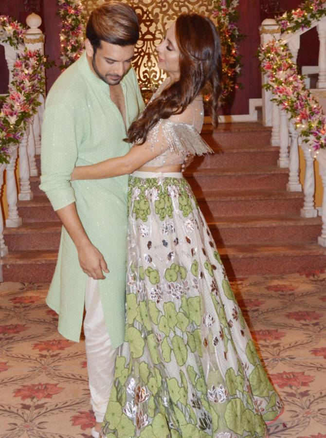 Popular VJ-actress Anusha Dandekar and actor Karan Kundra teamed up to launch a music album at a popular dance studio in Mumbai. All Pics/Yogen Shah