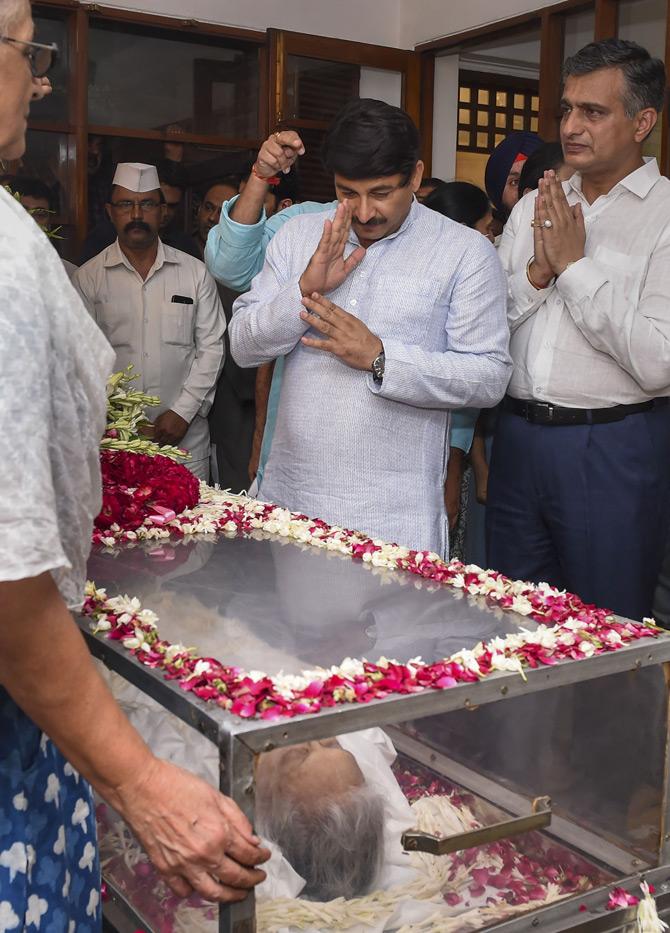 Delhi BJP chief Manoj Tiwari, who also arrived at the residence of former Delhi Chief Minister Sheila Dikshit to pay his respect to the late Sheila Dixit got emotional.
