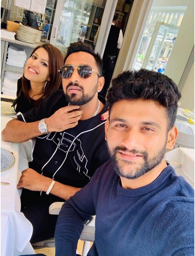 Krunal Pandya posted this picture of himself with wife Pankhuri Sharma and a friend and captioned it as, 