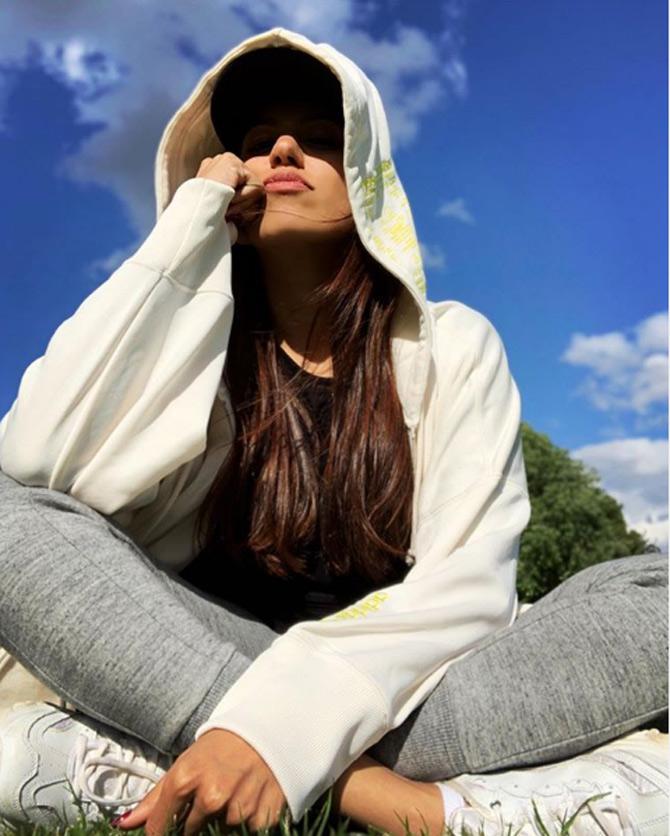 Pankhuri Sharma posted this picture where she is seen enjoying a day out at the park on a sunny afternoon