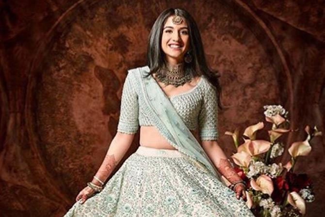 Social media has been flooded with pictures of the Ambani family with Nita Ambani socialising with B-Town celebs and Akash and Shloka being spotted at the airport. But of all, it's Anant Ambani's friend Radhika Merchant, daughter of Viren Merchant, CEO and Vice Chairman of Encore Healthcare who is winning hearts all over with her various casual attire and no-makeup looks!