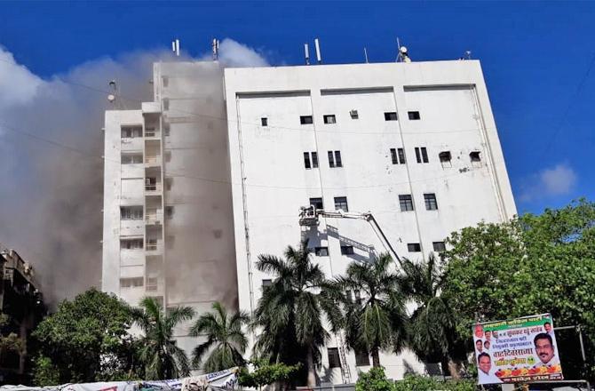 A massive fire broke out at the Mahanagar Telephone Nigam Limited (MTNL building) which is located in KC Marg, near the Bandra fire station in Bandra West, Mumbai. As the blaze intensified, the Mumbai Fire Department categorised the fire as a level-4 fire at the Mahanagar Telephone Nigam Limited (MTNL) building in Bandra area on Monday afternoon