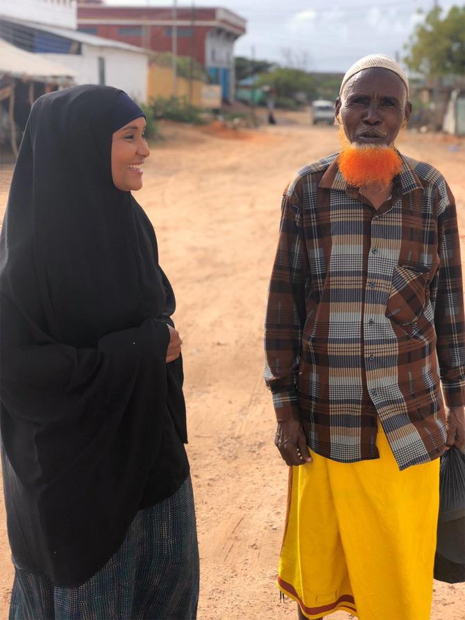 While the whole world focused on civil war, militancy and famine in Somalia, journalist Hodan Nalayeh through her work and career, showed a different side of Somalia which comprises of the beauty and that of its people.
In pic: Hodan Nalayeh interacts with a local in Somalia.