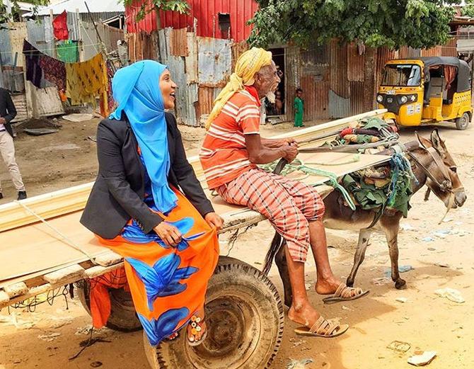 While sharing this nostalgic picture, Hodan Nalayeh shared a leaf out of her life in Somalia. Hodan wrote: Everyone wants to ride the limo with you, but no one will take the donkey limo with you!!! The best limo ride in Mogadishu.