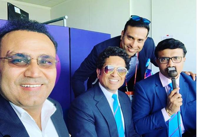 Sachin Tendulkar reunited with ex-cricketers with whom he played with or played against during his cricket career.
Sachin Tendulkar posted this picture and captioned it as, 