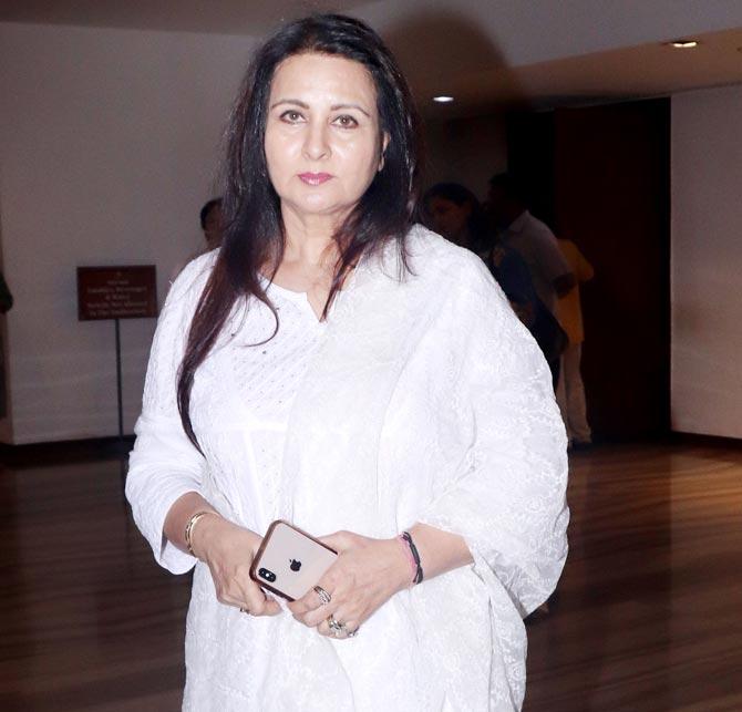 Poonam Dhillon came in to offer condolences to Anup Jalota and family at Kamla Jalota's prayer meet in Worli.