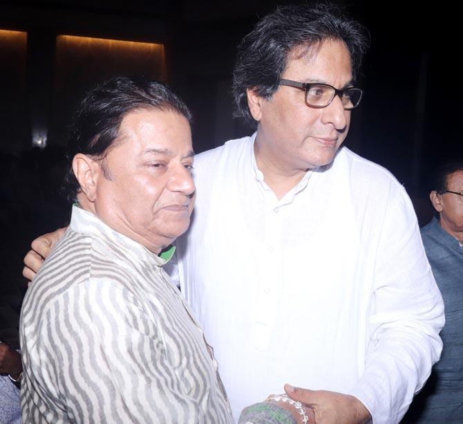 Singer Anup Jalota was last seen in the 12th season of the controversial reality show Bigg Boss. The singer entered the house with his student Jasleen Matharu.
In picture: Anup Jalota with Talat Aziz at his Kamla Jalota's prayer meet in Worli.