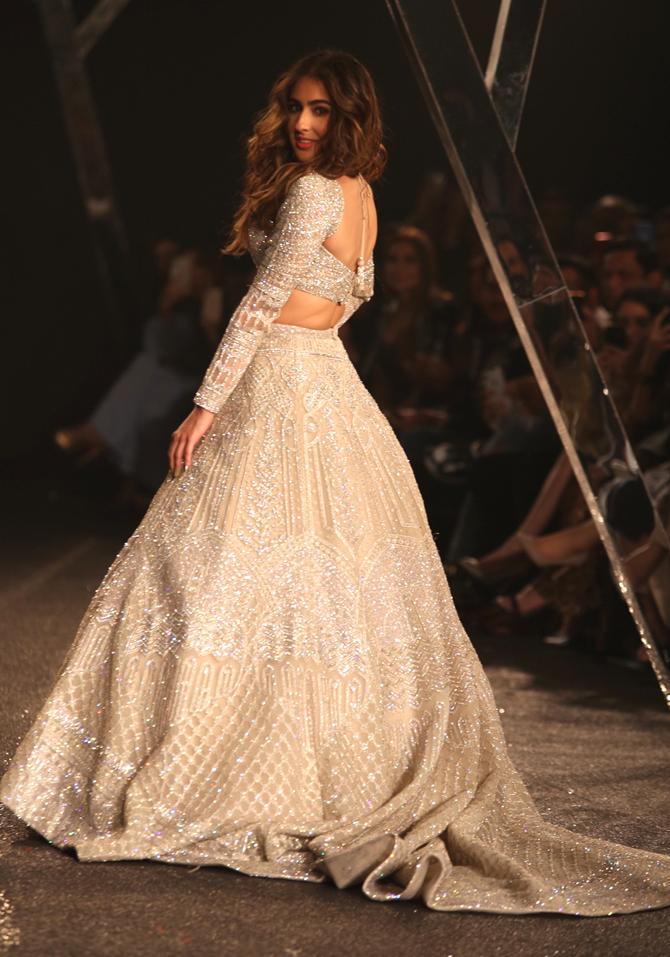 Sara Ali Khan wore an exquisite beige lehenga designed by Falguni and Shane Peacock. She looked lovely with minimal makeup and her hair left loose and wavy. 