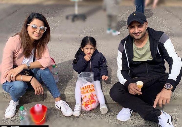 Harbhajan Singh and Geeta Basra's daughter Hinaya Heer Plaha turned 3-years-old on July, 27, 2019.
Harbhajan Singh posted this picture of himself with wife Geeta and daughter Hinaya and captioned it as, 