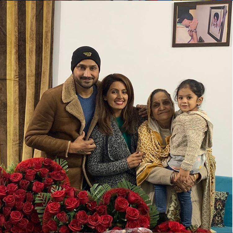 Hinaya Heer Plaha is often seen at the stadium while her father Harbhajan Singh is playing on the field.
Harbhajan Singh posted this picture of himself with wife Geeta and daughter Hinaya and captioned it as, 