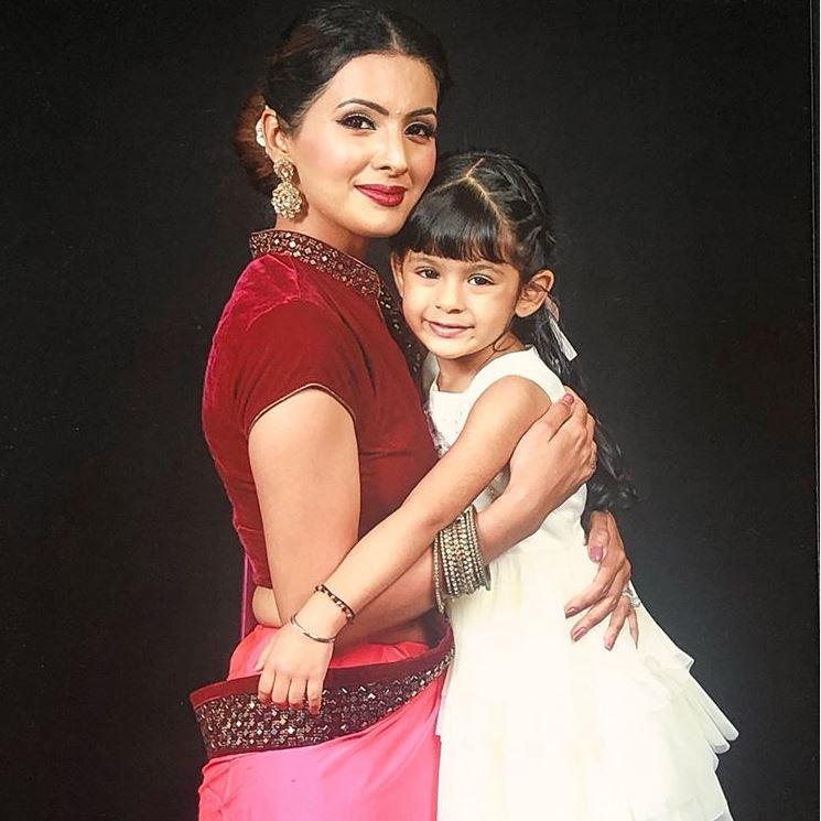 Geeta Basra has prioritised motherhood over everything else and is bringing up her daughter Hinaya in the best possible way.
Harbhajan Singh posted this picture of himself with wife Geeta and daughter Hinaya and captioned it as, 