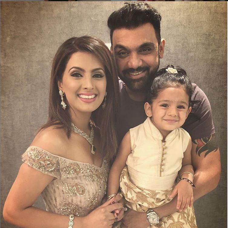 Harbhajan Singh posted this picture of himself with wife Geeta and daughter Hinaya and captioned it as, 