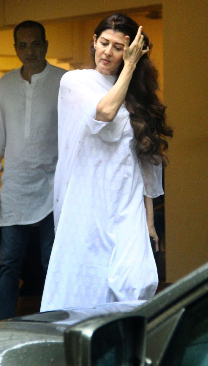 Bollywood actress Sangeeta Bijlani attended the prayer meet of socialite Kaykasshan Patel's husband Arif Patel in Mumbai. Arif Patel died in a Mumbai hospital on Monday after suffering a massive heart attack