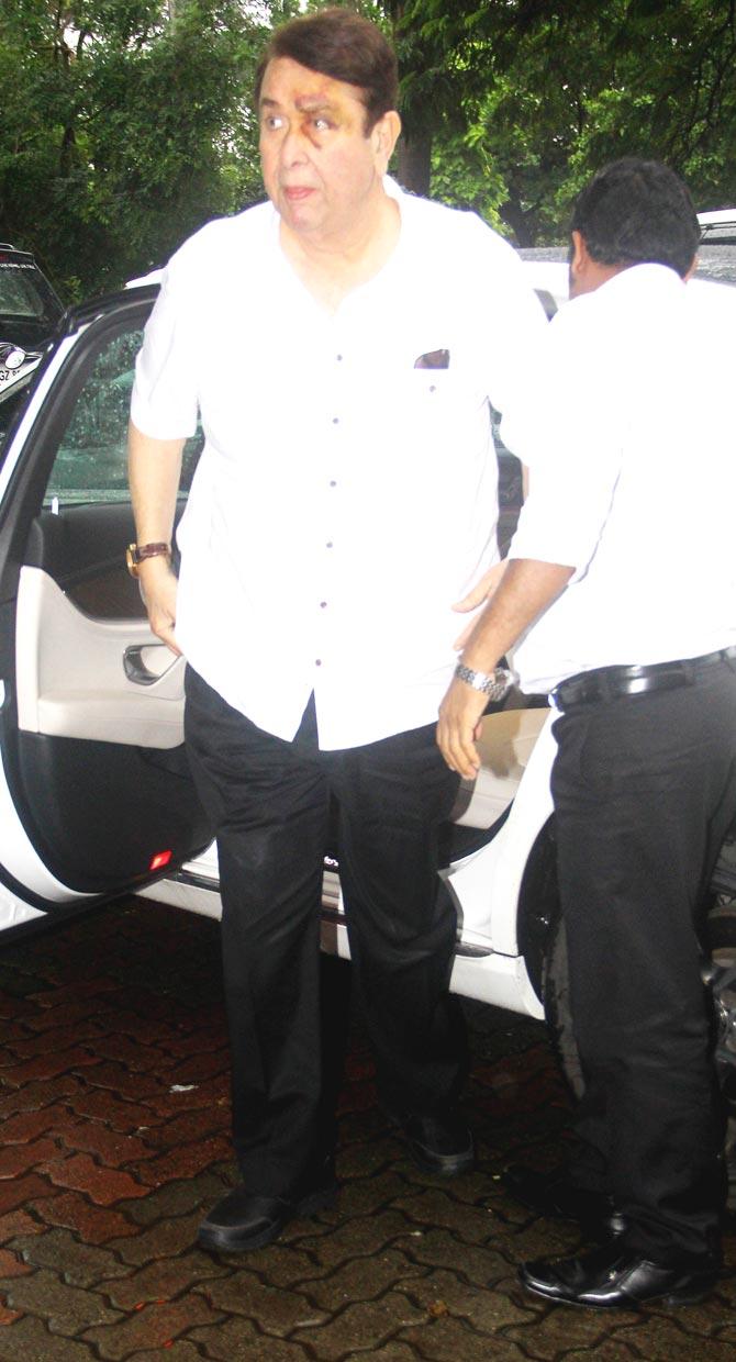 Veteran actor Randhir Kapoor attended the prayer meet of socialite Kaykasshan Patel's husband Arif Patel in Mumbai