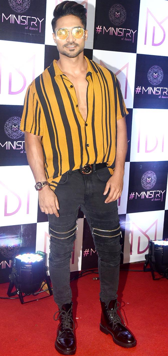 The dance film, Street Dancer is directed by Remo D'Souza, and it will be seeing troupes across the globe joining the Varun Dhawan and Shraddha Kapoor. For the unversed, dancers from the United Kingdom, Germany, Nepal, and Africa will also be part of this 3D musical.
In picture: Dance India Dance fame Salman Khan was all smiles when clicked at the wrap-up bash.