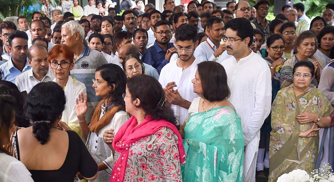In pic: Members of the Birla family bid an emotional adieu to its Birla Group patriarch B K Birla as his last rites take place in the city of Kolkata on the auspicious day of Rath Yatra.