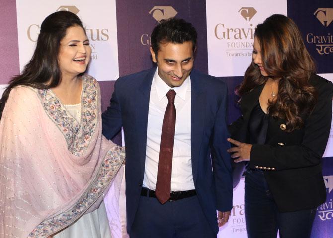Usha Kakade, Gauri Khan with Adar Poonawalla, CEO and Executive Director of Serum Institute of India