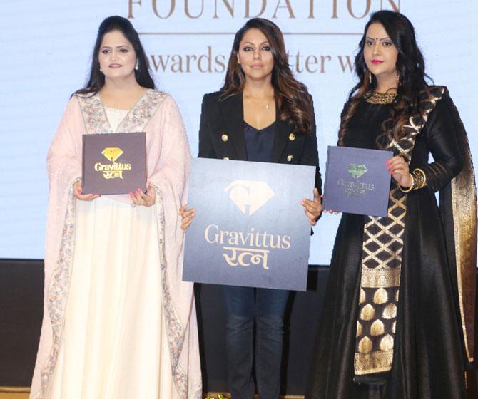 Usha Kakade, Gauri Khan and Amruta Fadnavis launch the book Gravittus Ratna