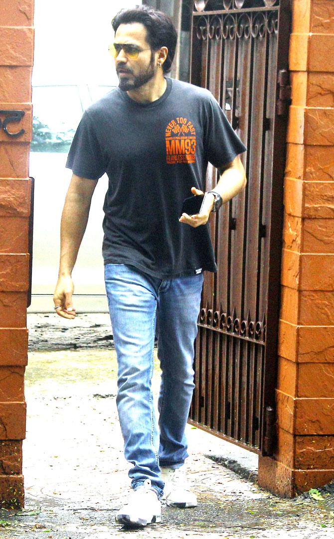 Emraan Hashmi was also spotted in Juhu, Mumbai. The actor was casual in a grey t-shirt teamed with basic blue jeans for his outing. 