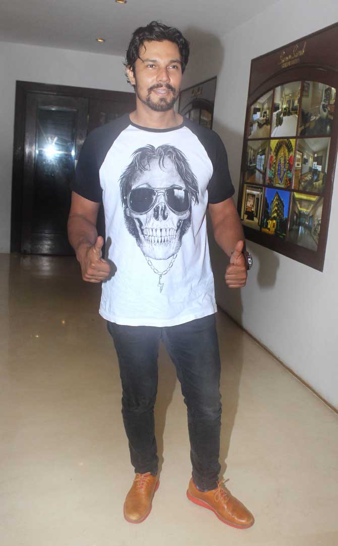 Randeep Hooda kept his stylish-yet-cool look in check with his funky black-and-white t-shirt, black jeans, and brown shoes. On the work front, he recently wrapped up the shooting of Imtiaz Ali's next film starring Kartik Aaryan, Sara Ali Khan. The yet untitled film is set to release in February 2020.