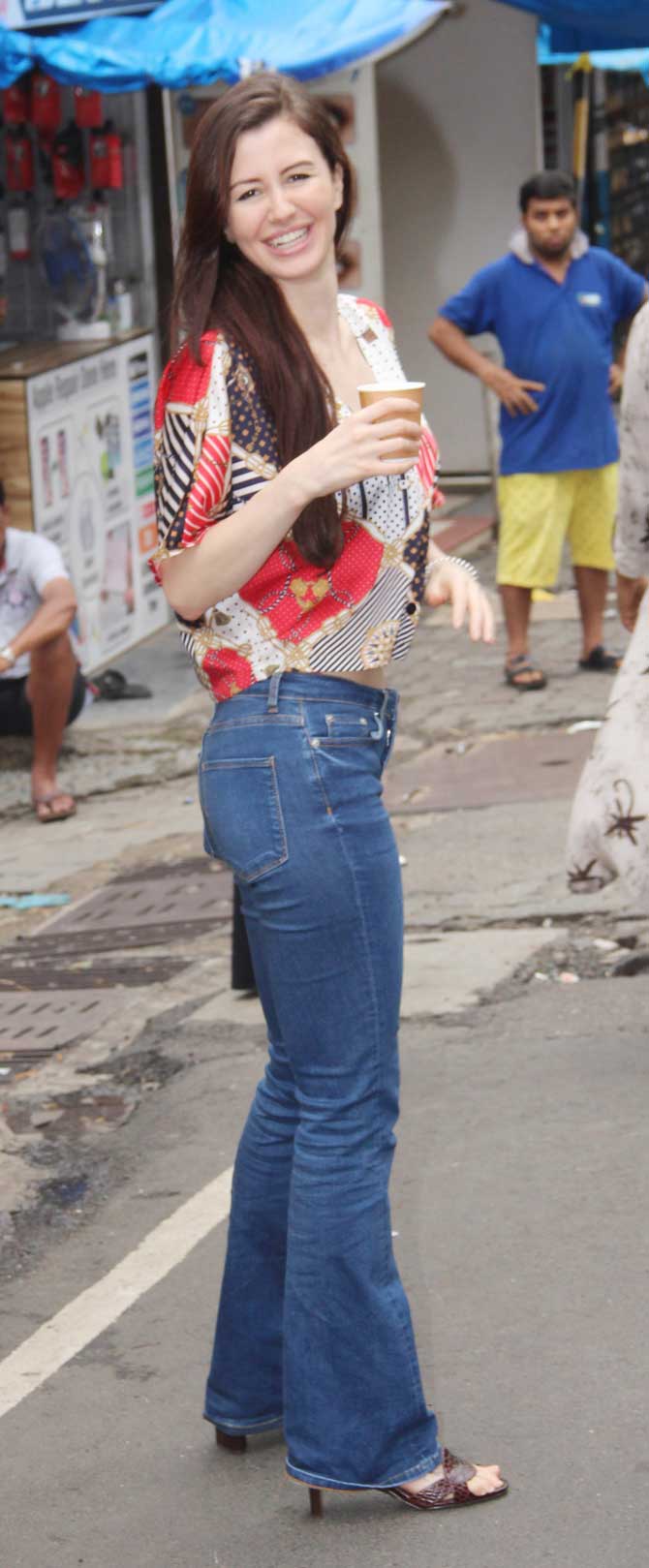 The Italian beauty Giorgia Andriani has started taking Kathak lessons recently, and it seems like this girl is eyeing B-town and edging towards it. Apart from Kathak, she is also doing Bollywood dance style and Belly dance.
In picture: Giorgia Andriani poses for the photographers at the Bandra eatery.